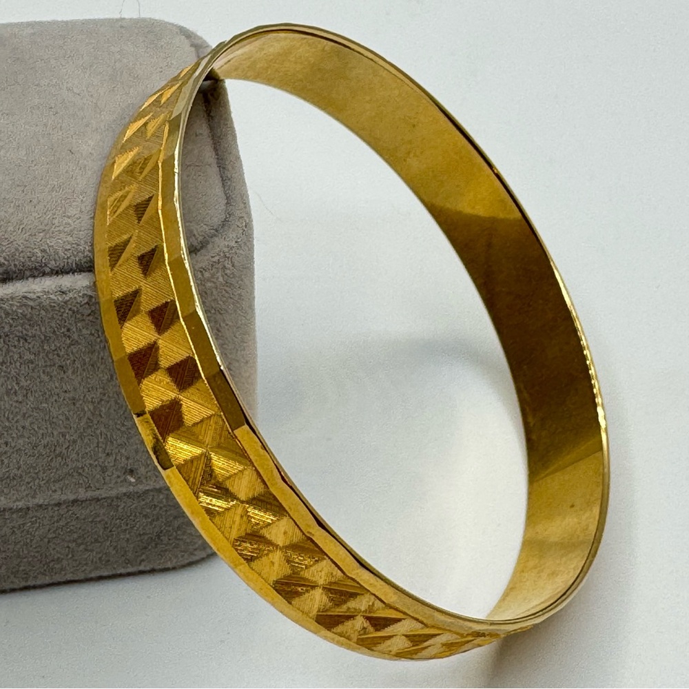 Vintage Japan Gold Tone Etched Bangle Bracelet Diamond Cut Design